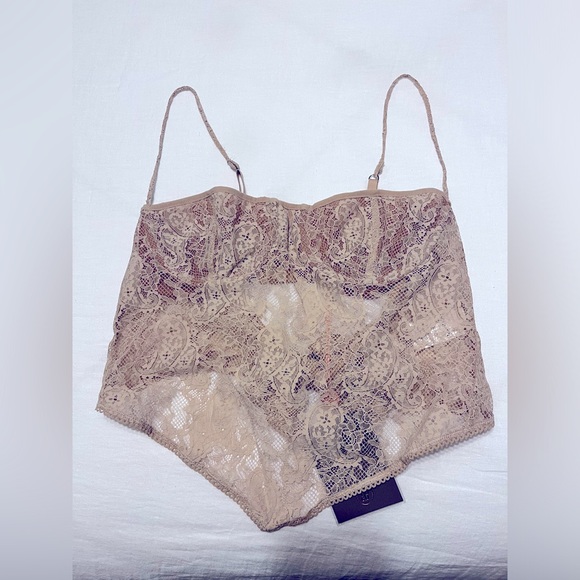 SOLD— STILL ONLINE NWT Fernanda Cream Paisley Lace Top- M Plus - Picture 6 of 8